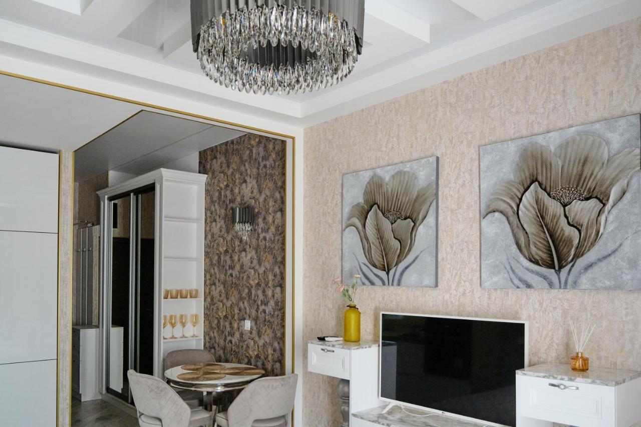 Luxury Apartments Sea View Julymia Odesa Exterior foto
